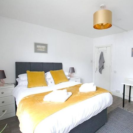City Centre 4 Bedroom House ウィンチェスター エクステリア 写真