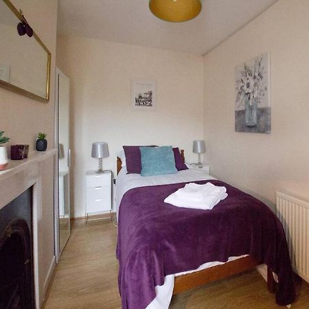 City Centre 4 Bedroom House ウィンチェスター エクステリア 写真