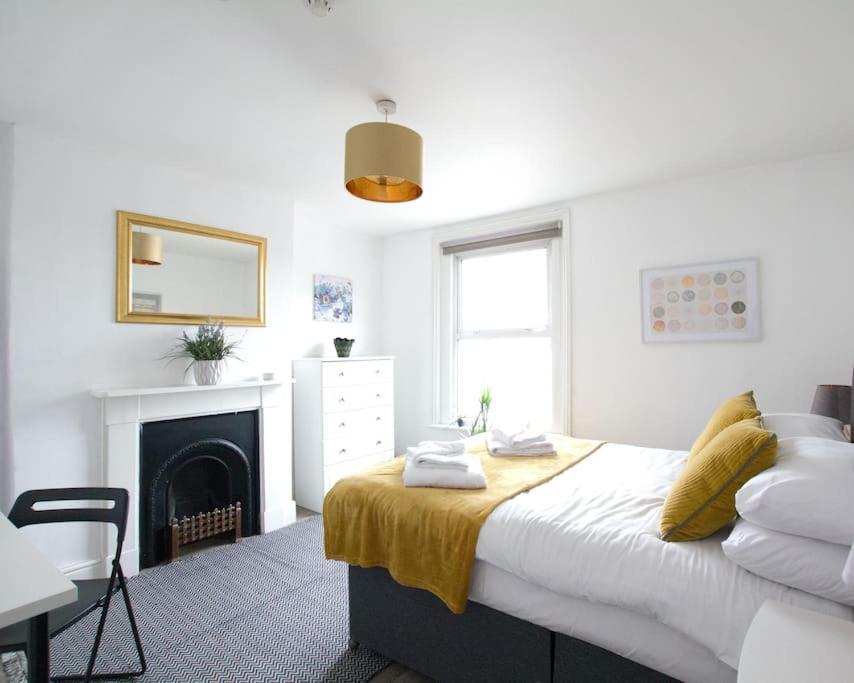 City Centre 4 Bedroom House ウィンチェスター エクステリア 写真