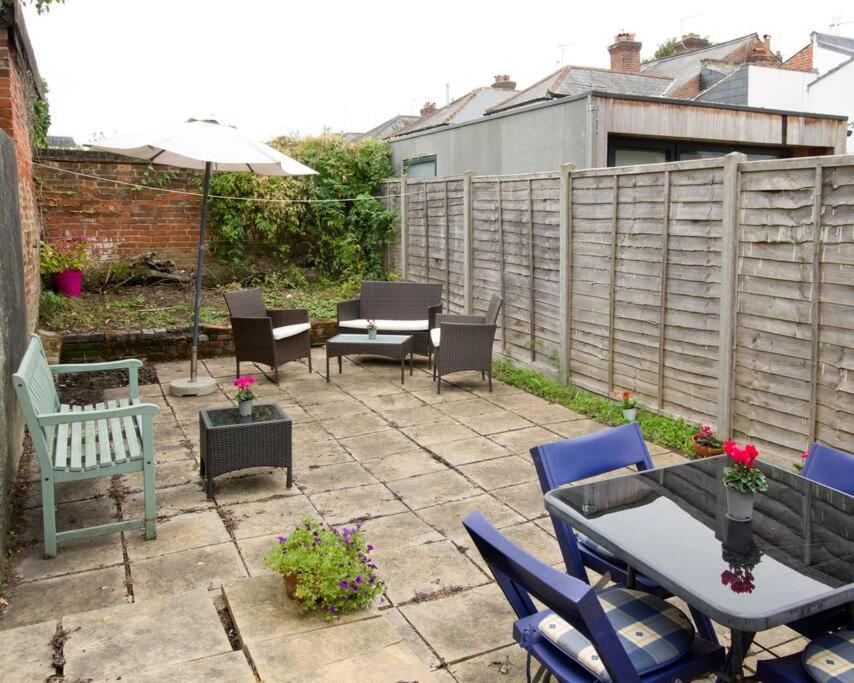 City Centre 4 Bedroom House ウィンチェスター エクステリア 写真
