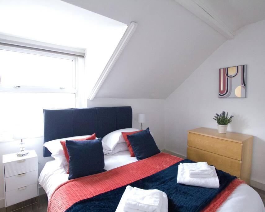 City Centre 4 Bedroom House ウィンチェスター エクステリア 写真